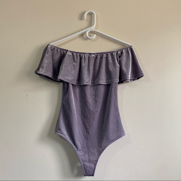 Vero Moda Beverly Velour Off Shoulder Bodysuit - Picture 4 of 7